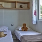 Exemple chambre lits simples Confort 2 Chambres Vue Mer - Camping Eden Villages Cap de Bréhat* - Camping Paimpol