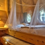 Lit double avec banquette - Camping Bretagne Nord