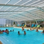 Piscine couverte et chauffée vacances camping Plouézec en Bretagne Nord