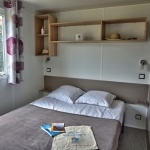 Exemple chambre lit double Confort 2 Chambres Vue Mer - Camping Eden Villages Cap de Bréhat* - Camping Paimpol