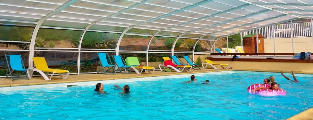 Piscine couverte et chauffée <span>de votre camping dans les Côtes d'Armor</span>